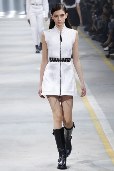 Look 25